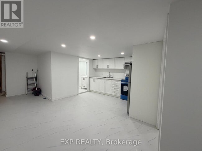 Building Photo - 804 St Clair Ave W