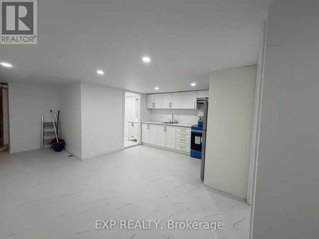 Photo du bâtiment - 804 St Clair Ave W