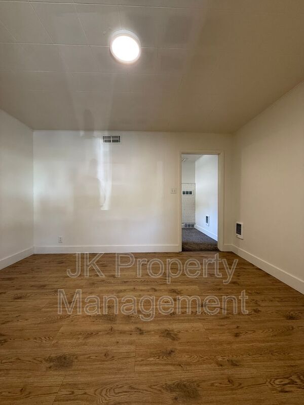 Foto del edificio - 413 6th St S