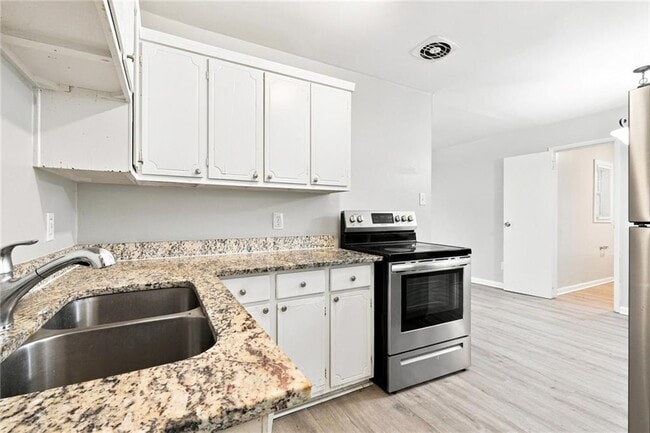 Foto del edificio - 6631 Baldwin Ct