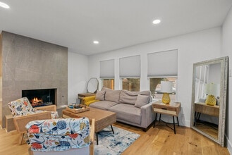 Building Photo - 2104 Lamplight Village Cir