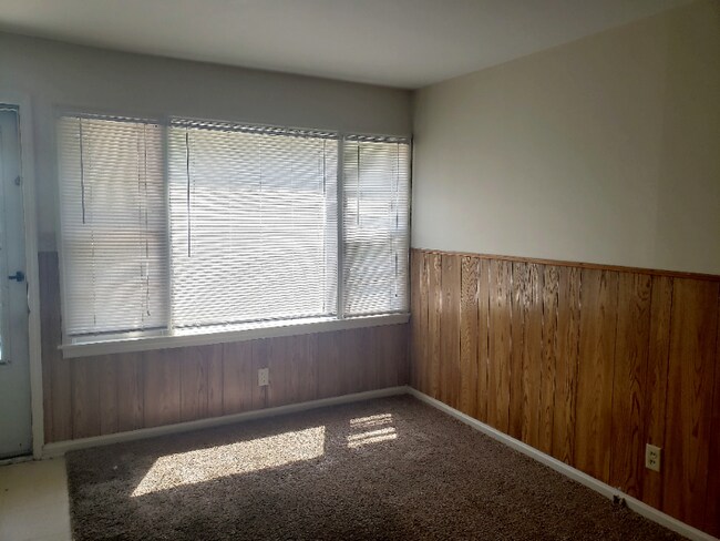 Foto del edificio - 667 N Meridian Ave