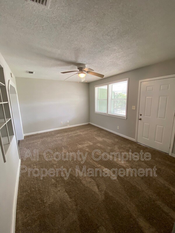 Building Photo - 5503 Royce Ave