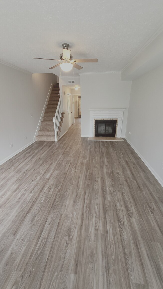 Foto del edificio - 301 Hickory Pl