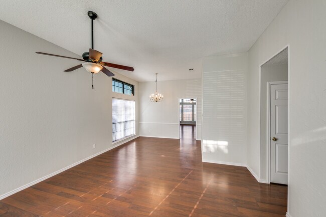 Building Photo - 7917 Vienna Dr