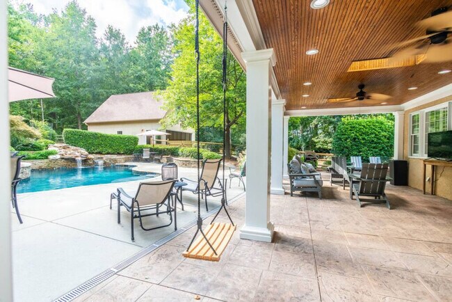 Foto del edificio - 3115 High Ridge Rd