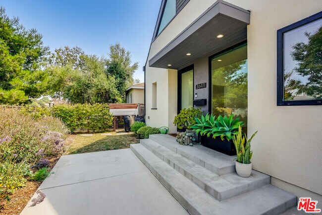 Building Photo - 3641 Greenwood Ave