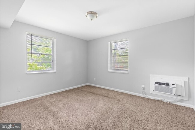 Photo - 206 Trenton Pl SE House