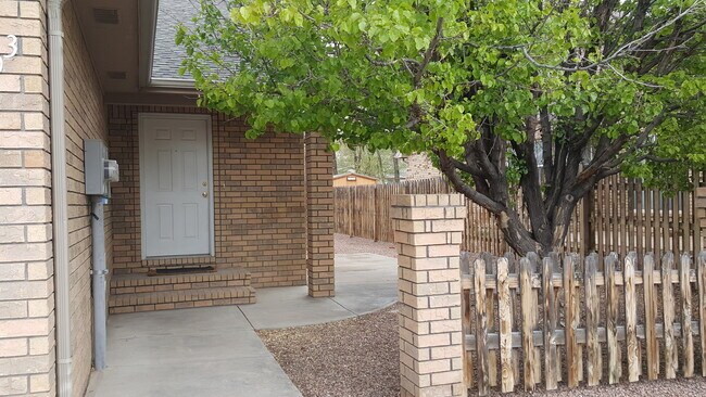 Foto del edificio - 2401/2403 N 10th St