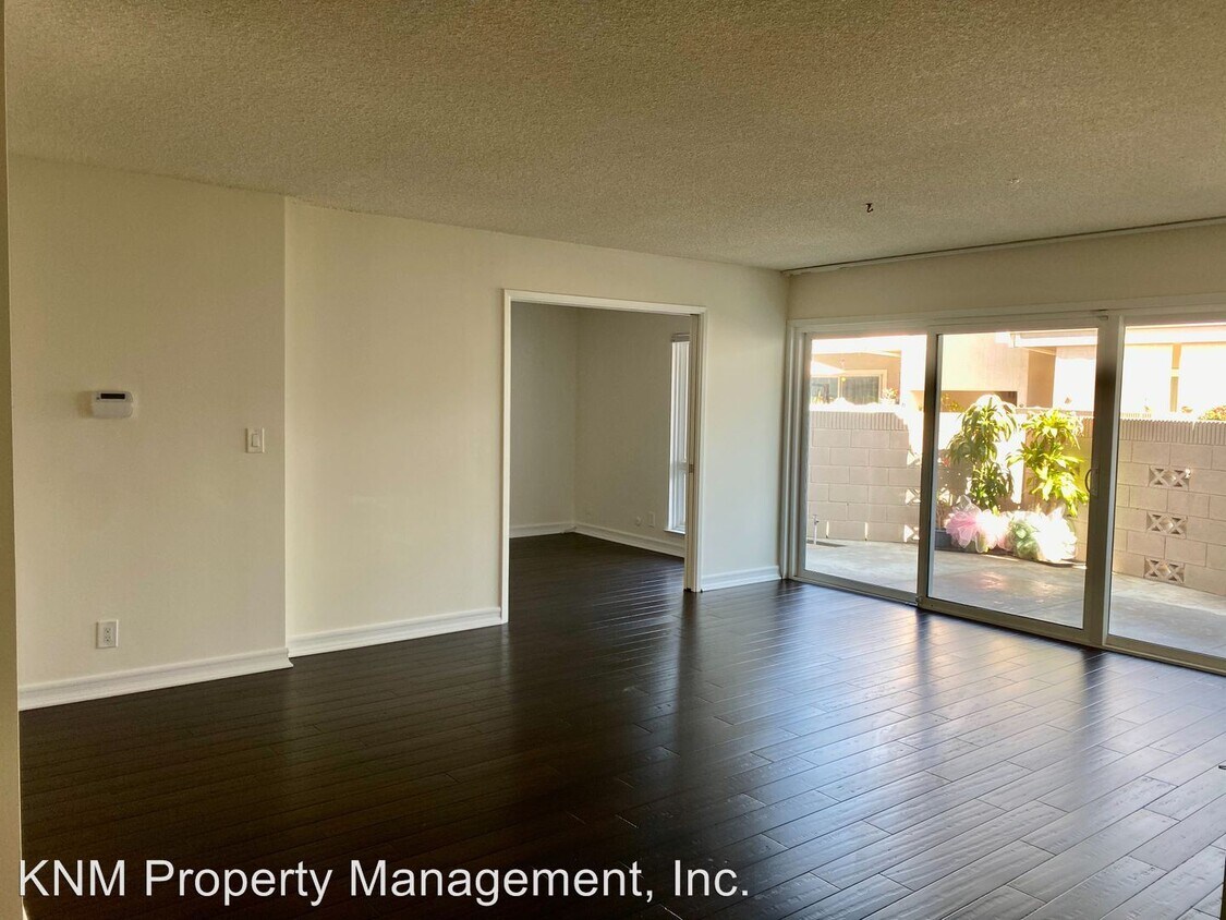 Primary Photo - 2 br, 1 bath House - 3210 Merrill Dr #9