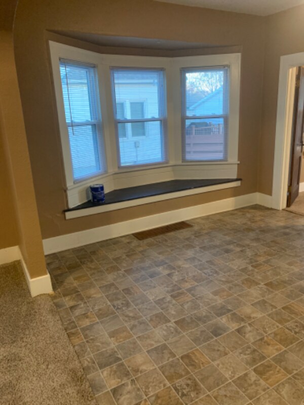 612 E Kemp Ave Unit B, Watertown, SD 57201 Room for Rent in Watertown