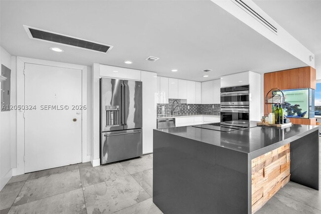 Building Photo - 7135 Collins Ave