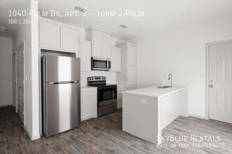 Building Photo - 1040 Palm Dr