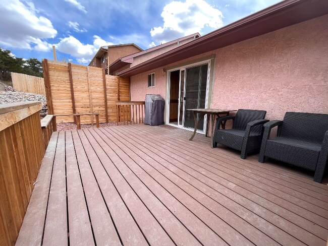 Foto del edificio - 2626 W Pikes Peak Ave