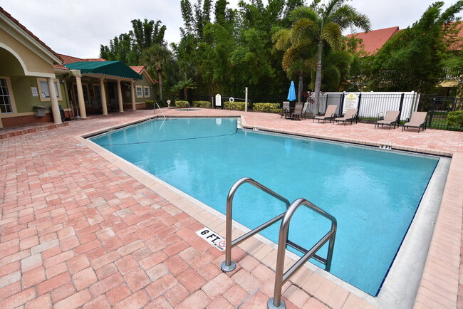Building Photo - Condo Convenient to Attractions! Bella Vista Community! AVAILABLE AUGUST 13th!