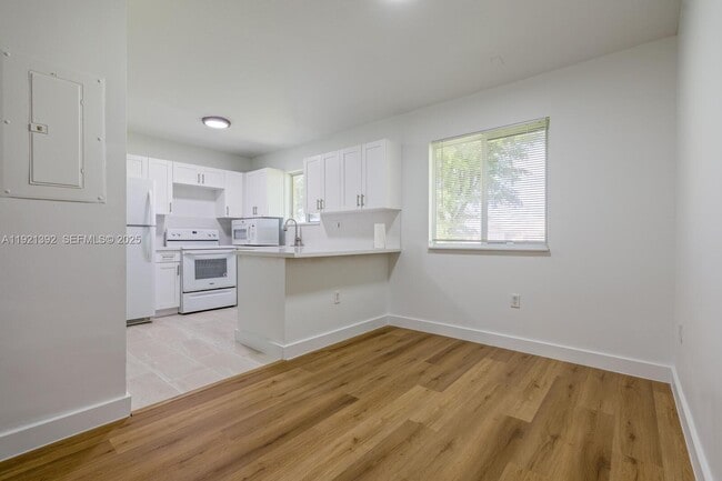 Foto del edificio - 990 NE 33rd Terrace