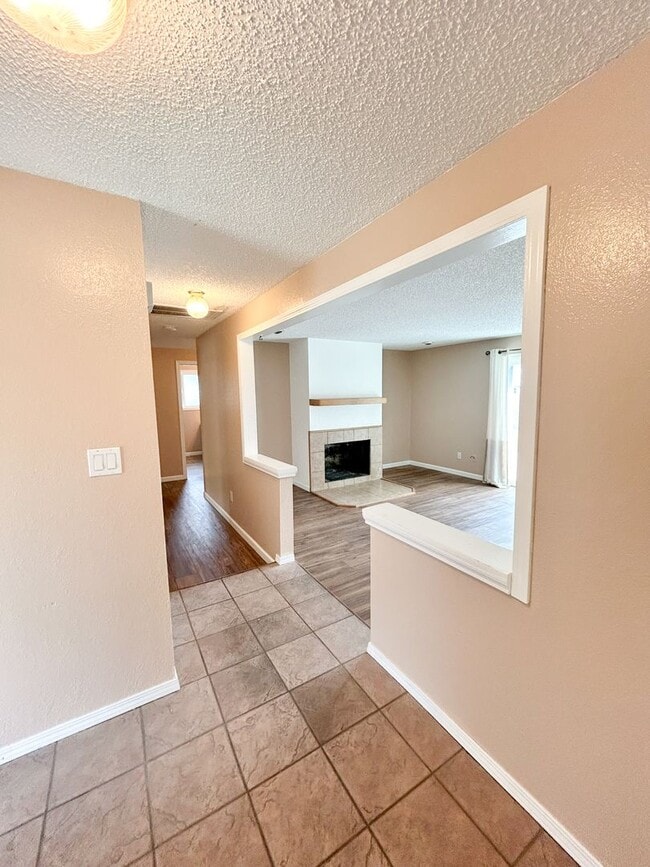 Building Photo - Three bedroom, Two bath house