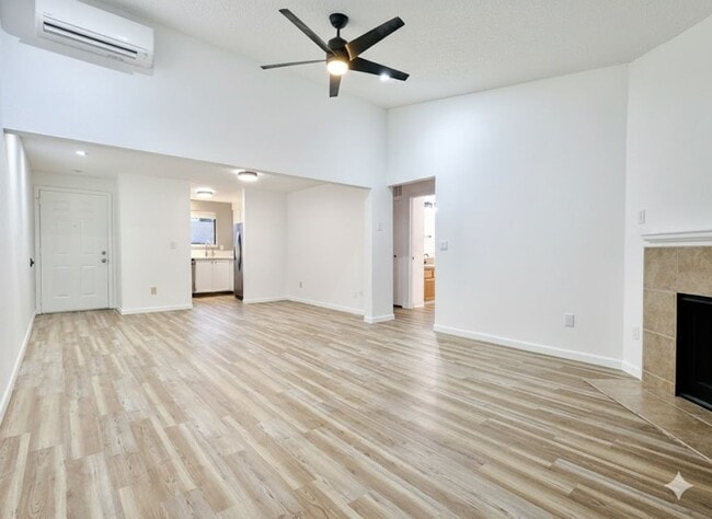 Building Photo - Stunning 2 Bedroom Condo with Fireplace, Modern Upgrades and Air Conditioning!