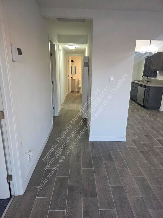 Foto del edificio - 120 E Century Blvd