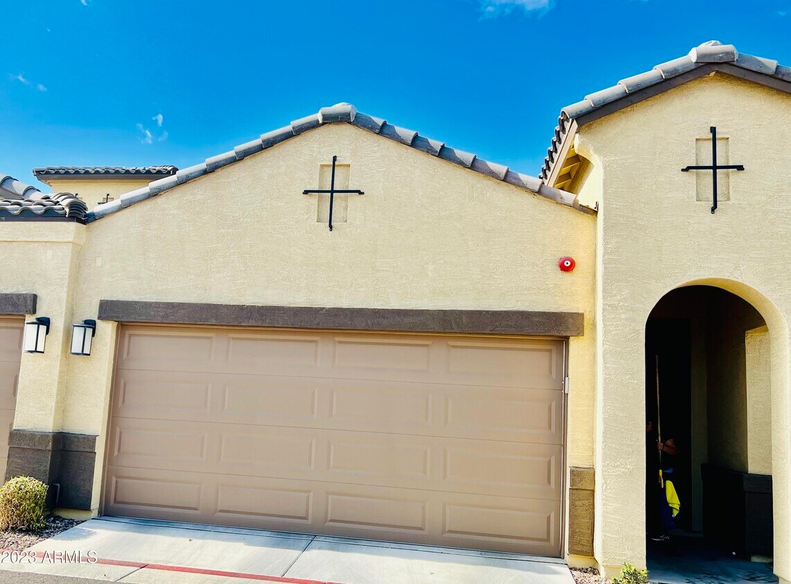 Foto principal - 1255 N Arizona Ave