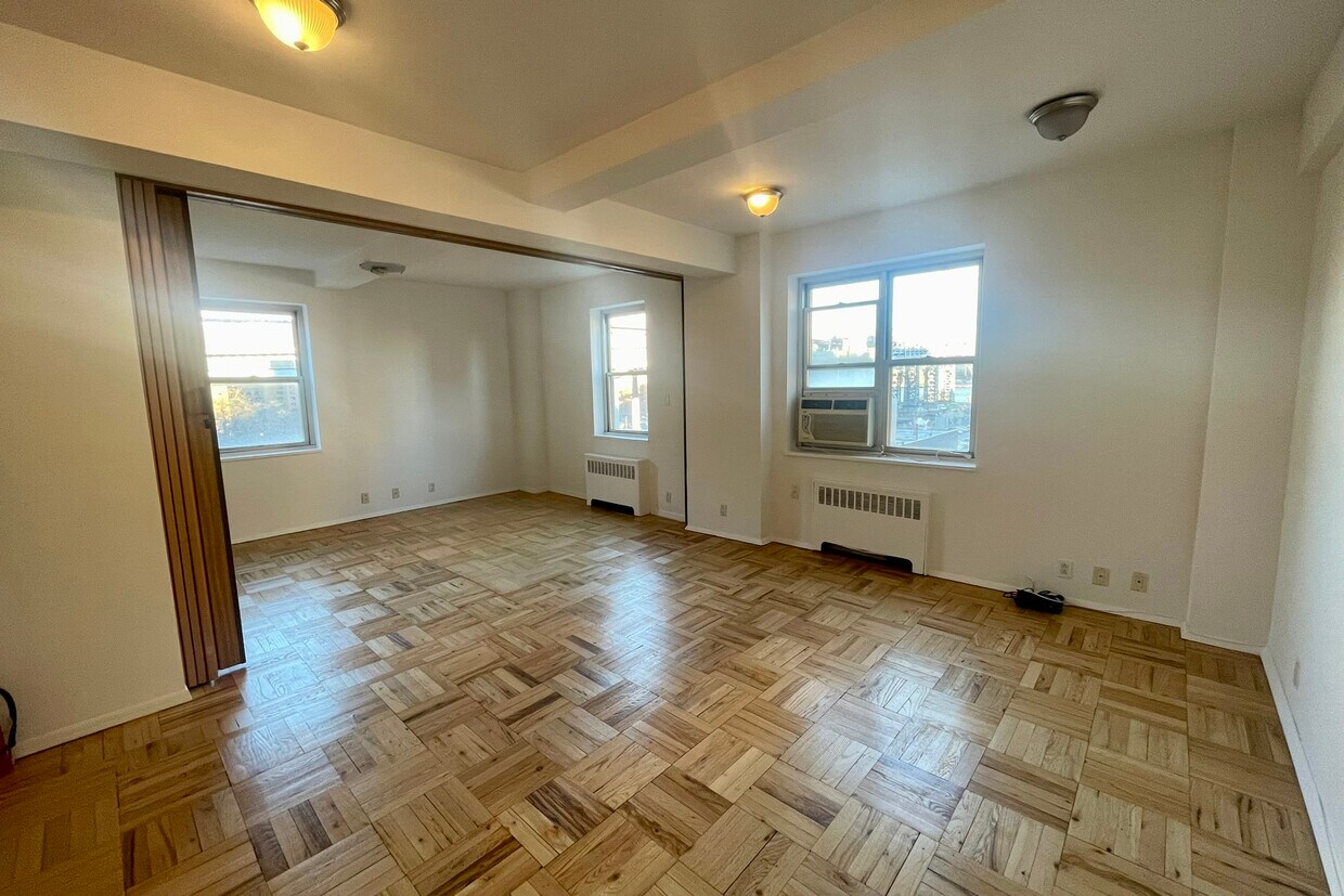 Primary Photo - 550 Grand St