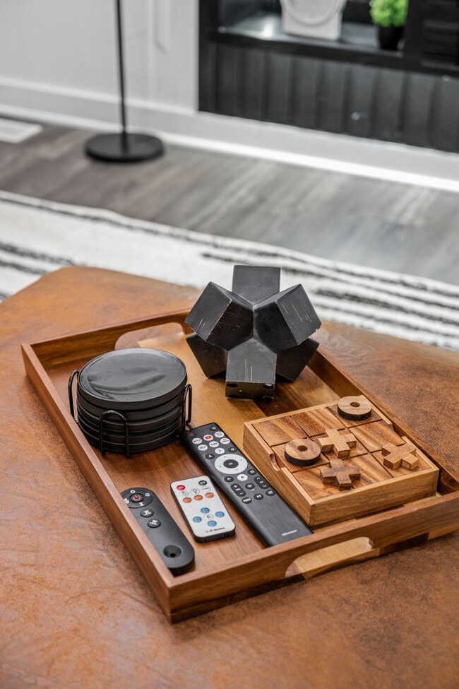 Building Photo - 337 Sanders St