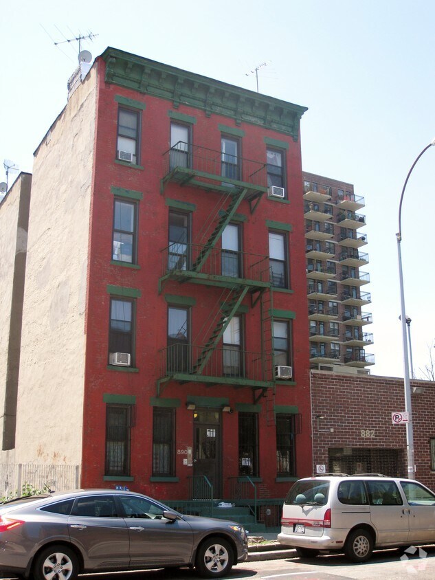 Building Photo - 890 Bergen St