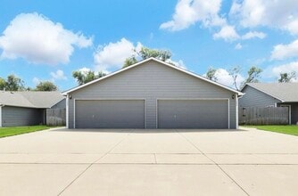 Building Photo - 1282 N Curtis Ct