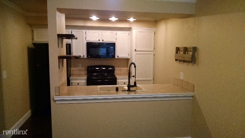 Primary Photo - 2 br, 1.5 bath Condo - 3048 Yulupa Ave
