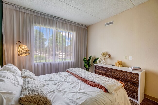 1 habitación, 1 baño - 383 pies cuadrados Glenwood - Habitación - CommonPlace Raleigh