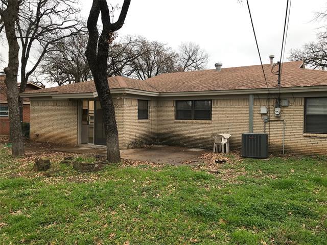 Foto del edificio - 7033 Crabtree Ln