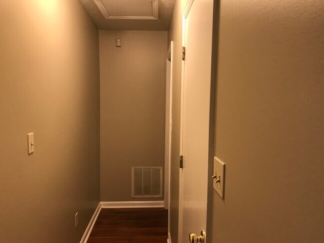 Foto del edificio - 5617 Longbow Drive