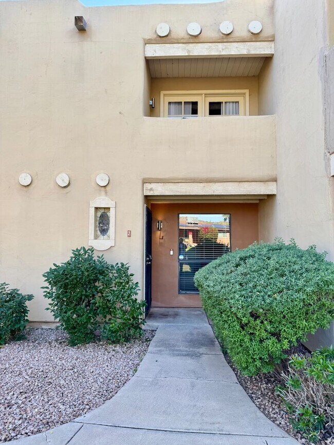 Foto del edificio - Stunning 2 Bedroom/2 Bath town-home in North Phoenix!
