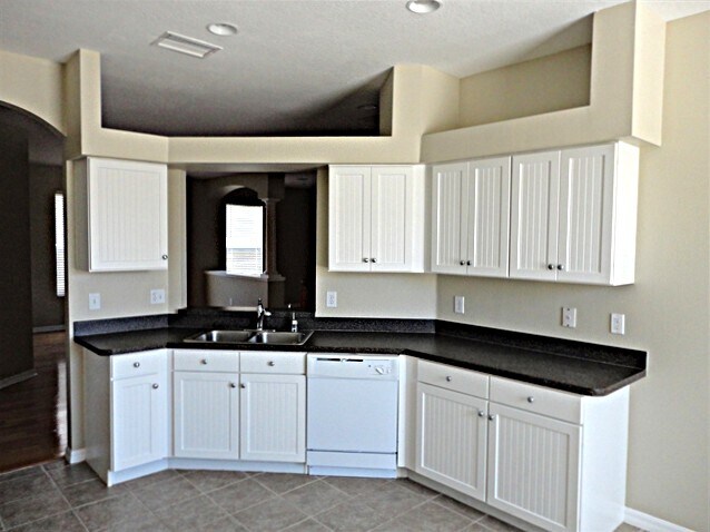 Building Photo - 5018 Sky Blue Dr