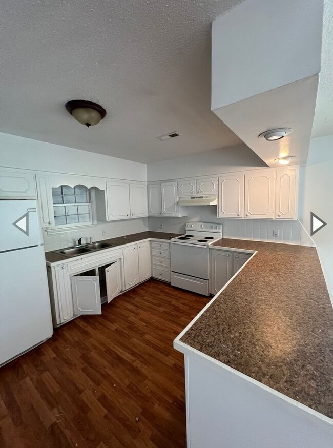 Building Photo - Great East side location 2 bedroom 1 bath
