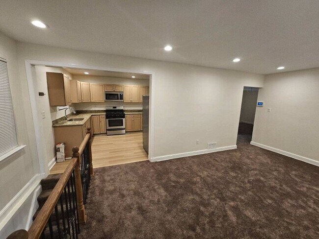 Building Photo - 2305 Oxon Run Dr