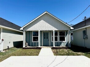 Building Photo - 4103 Coon St