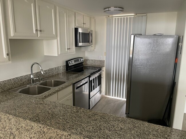 Foto del edificio - 4337 Marina City Dr