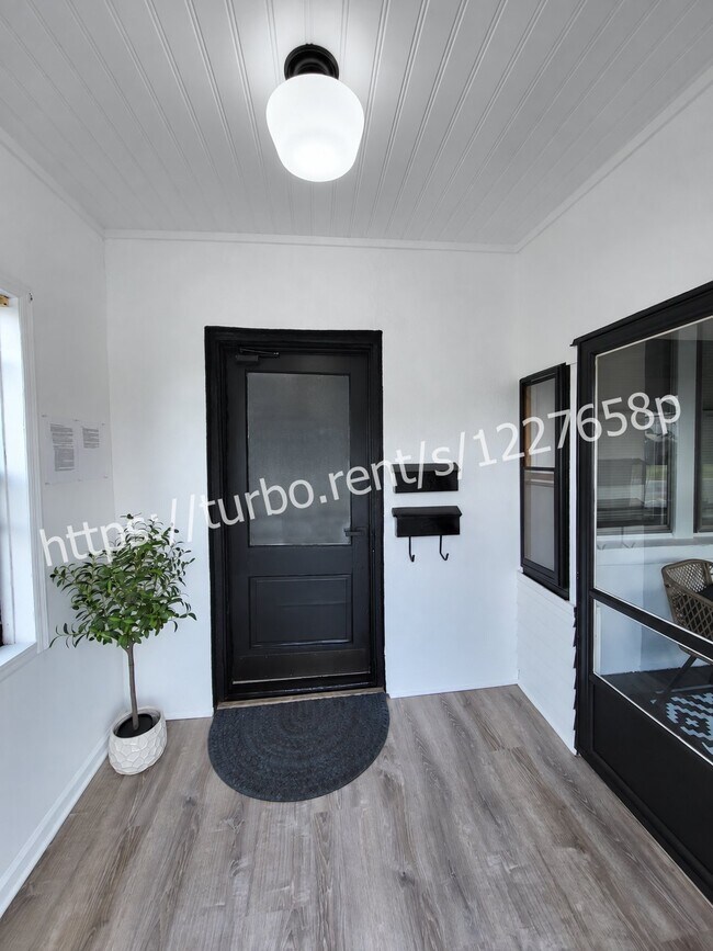 Foto del edificio - 254 Woodbridge Ave