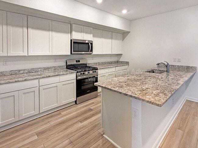 Building Photo - 303 Stone Ct