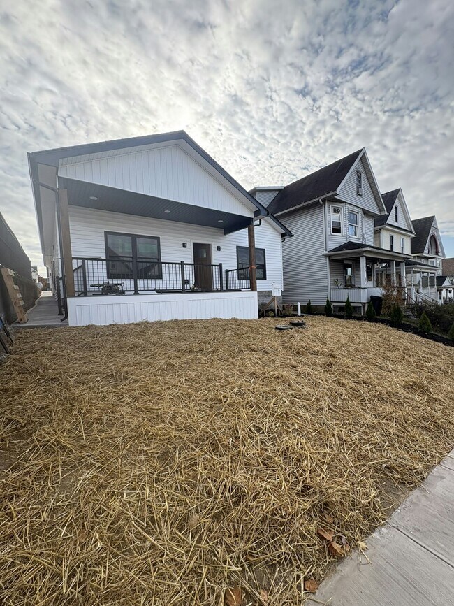 Building Photo - 708 Harrison Ave