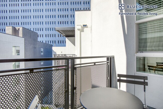 Foto del edificio - 1111 Wilshire Blvd