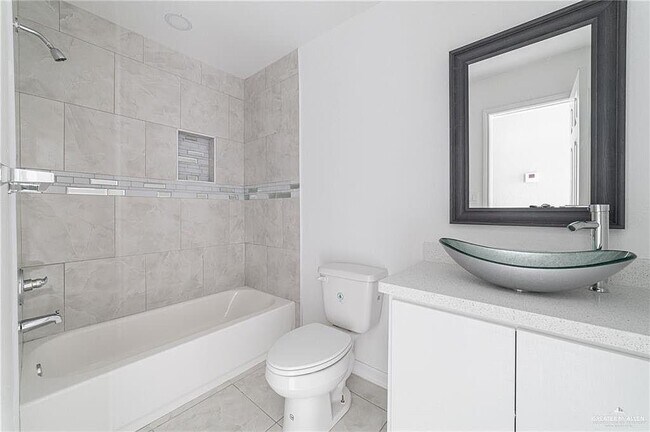 Foto del edificio - 509 E Cedar St