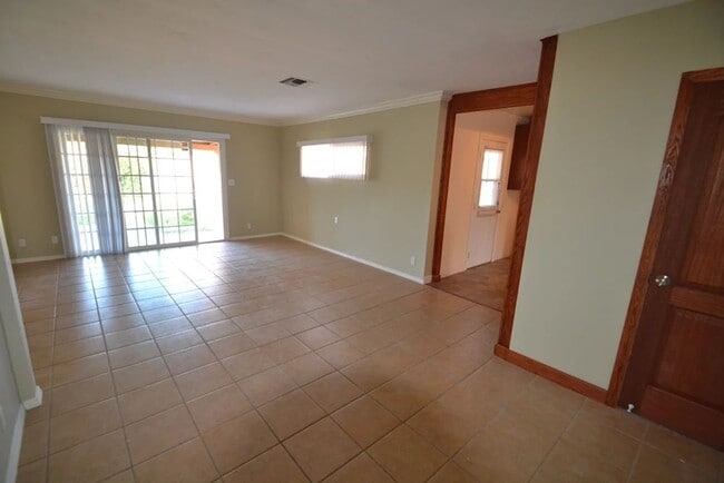 Foto del edificio - 6500 Whitaker Ave