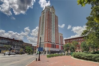 1 W Exchange St