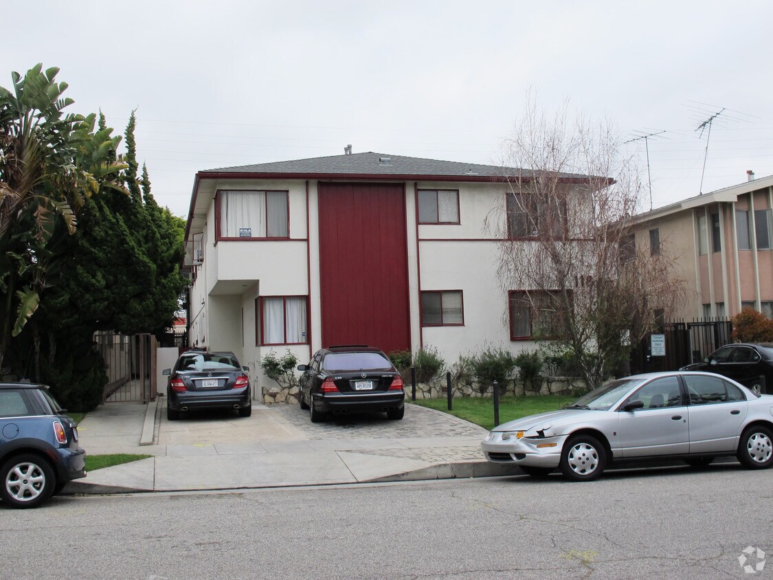 Building Photo - 118 N Hayworth Ave