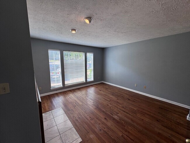 Foto del edificio - 3 bedroom/2.5 bath in Brentwood (Nipper's ...