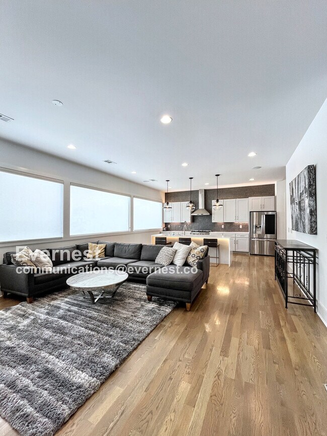Foto del edificio - 118A Fern Ave