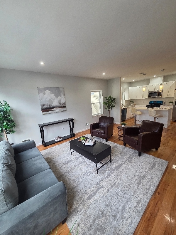 Foto del edificio - 22 Speedway Ave