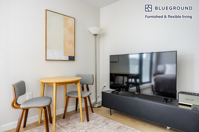 Building Photo - 200 Mesnager St